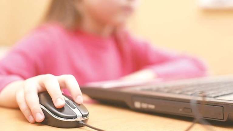 Τα διαδικτυακά παιχνίδια βοηθούν τις σχολικές επιδόσεις