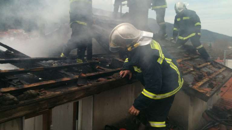 Τραγωδία! Πυροσβέστης κλήθηκε να σβήσει φωτιά και βρήκε νεκρή τη μητέρα του