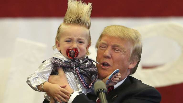 Εγκαταλείπουν τον Τραμπ οι Ρεπουμπλικάνοι μετά τη γκάφα με τη Χίλαρι;