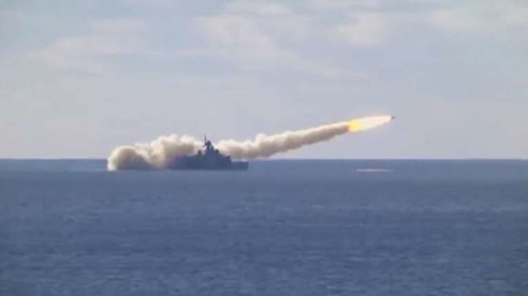 Νέα ένταση και πολεμικά παιχνίδια στην Κριμαία