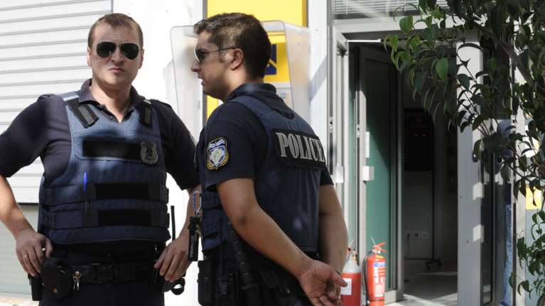 Οι «γκάφες»  των 4 ληστών που μπούκαραν στην Πειραιώς