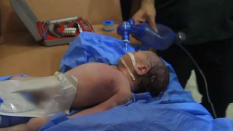 Βίντεο - σοκ: Παιδιά θύματα χημικού πολέμου στη Συρία