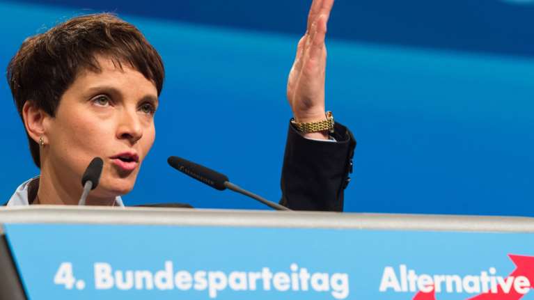 AfD: Να στείλουμε τους πρόσφυγες σε νησιά εκτός Ευρώπης