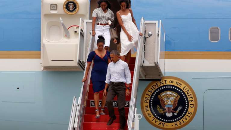 Διακοπές για το ζεύγος Ομπάμα - το ντύσιμο της Μισέλ που έκλεψε τα φλας