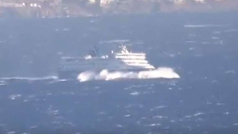 Η συγκλονιστική μάχη του SuperFerry με τα κύματα [Βίντεο]