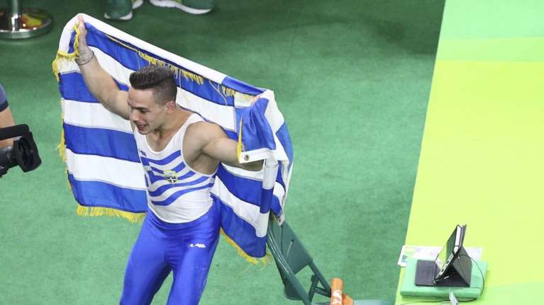 Υπόκλιση στο &quot;χρυσό&quot; παιδί Λευτέρη Πετρούνια