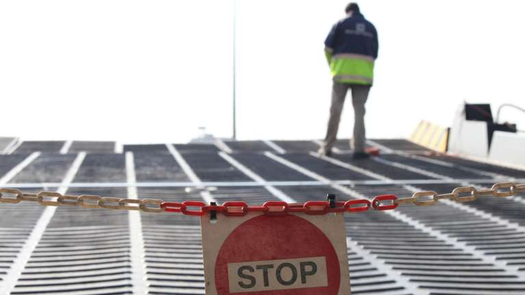 Ξαφνικά πήδηξε από τον καταπέλτη πλοίου στη Ζάκυνθο και τραυματίστηκε