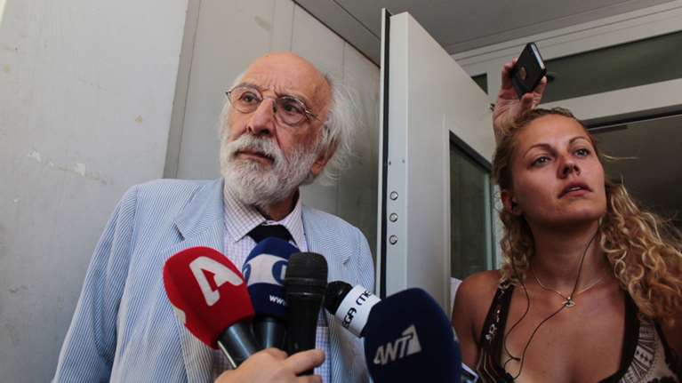 Αποσύρεται ο Λυκουρέζος από την υπεράσπιση του ξαφέλφου του