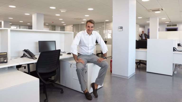 Ο Κυριάκος στα νέα γραφεία της ΝΔ στο Μοσχάτο