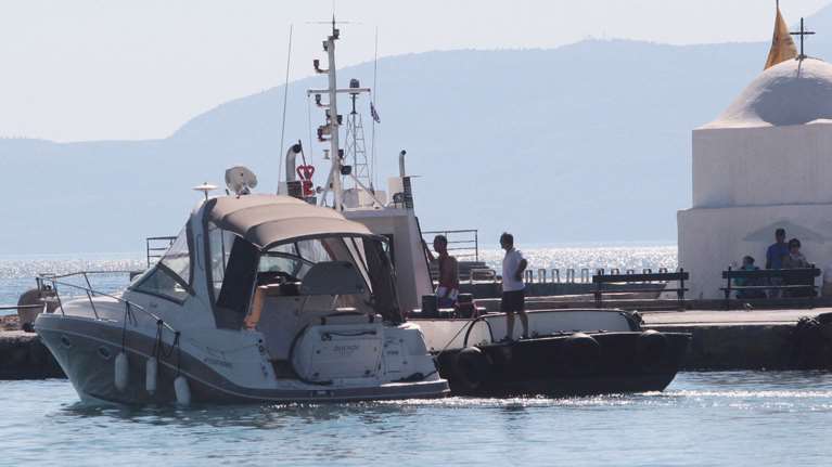 Αυτοί είναι οι τρεις συνεπιβάτες του 77χρονου χειριστή στο ταχύπλοο