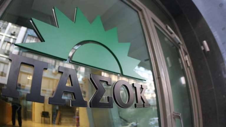 ΠΑΣΟΚ: Γιατί ο Δρίτσας κάνει τον «συνήγορο» του 77χρονου στην Αίγινα;