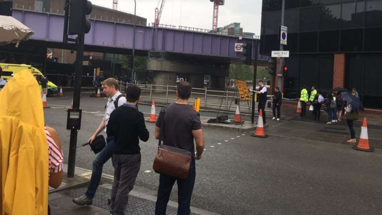 Συναγερμός στο Λονδίνο για ύποπτο όχημα κοντά στο BBC