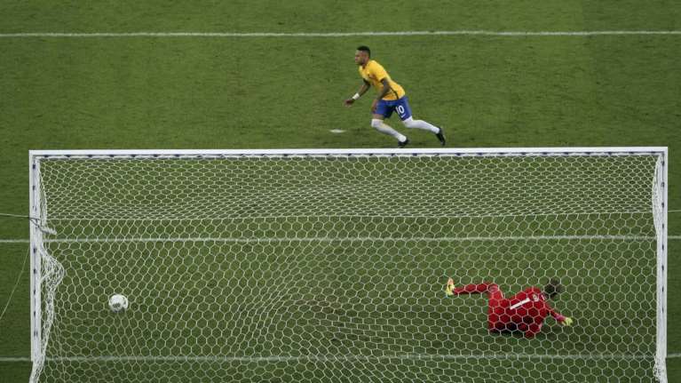 Ο Μπολτ υποκλίνεται στον Νεϊμάρ για το χρυσό μετάλλιο