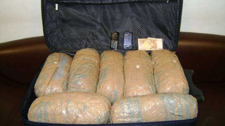 Πήγε μακριά τη ...βαλίτσα με 12 κιλά κάνναβης