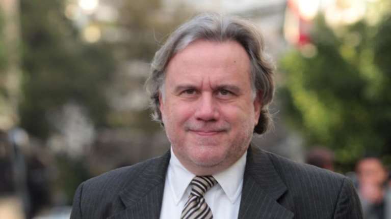 Ο Κατρούγκαλος ξαναχτυπά: κόκκινη γραμμή οι ομαδικές απολύσεις