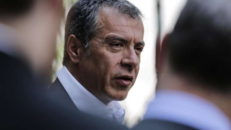 Θεοδωράκης: Κονομάνε οι κολλητοί του καθεστώτος