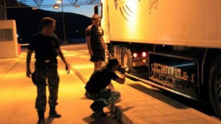 Αφγανός ταξίδεψε 400 χλμ κάτω από νταλίκα!