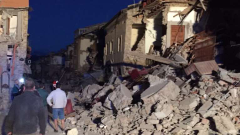 Βίντεο: Η στιγμή του φονικού σεισμού στην κεντρική Ιταλία