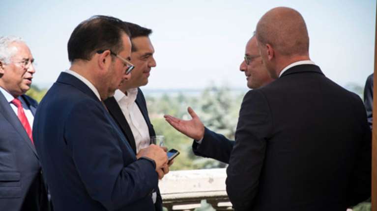 Στη Σύνοδο των σοσιαλιστών αρχηγών κρατών ο Τσίπρας