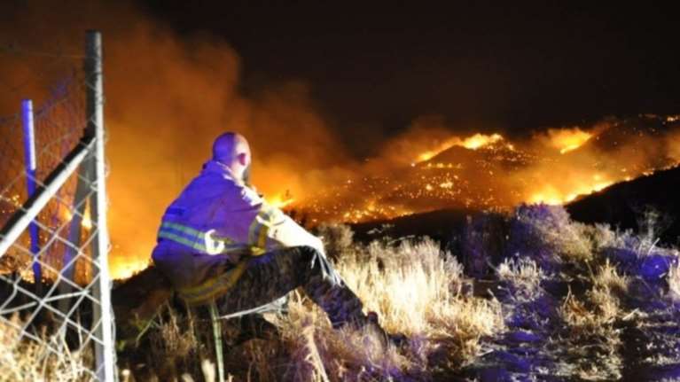 Πύρινη λαίλαπα στη Χίο, σε κρίσιμη κατάσταση 64χρονη