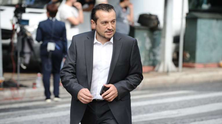 «Φροντιστήριο» Παππά σε βουλευτές του ΣΥΡΙΖΑ για τις τηλεοπτικές άδειες