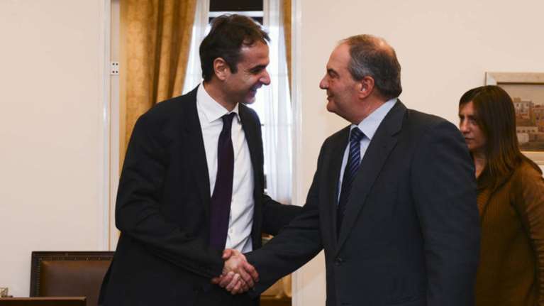 Mε το &quot;άγχος&quot; των καραμανλικών ο Κυριάκος και η ΝΔ