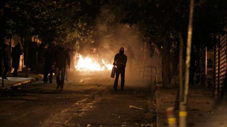 Επίθεση αγνώστων σε διμοιρία των ΜΑΤ στο Πολυτεχνείο