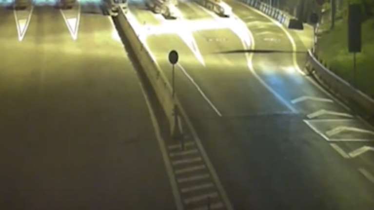 Η στιγμή του σεισμού στους αυτοκινητόδρομους