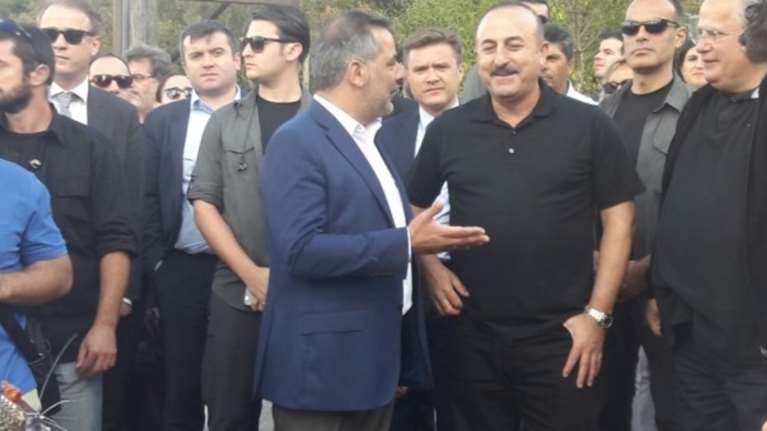 Μαντινάδες για τον τούρκο ΥΠΕΞ στην Κρήτη- ΦΩΤΟ