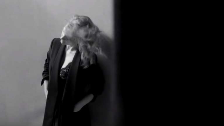 Πρώτες φωτό και video  από το καυτό ημερολόγιο της Pirelli 2017