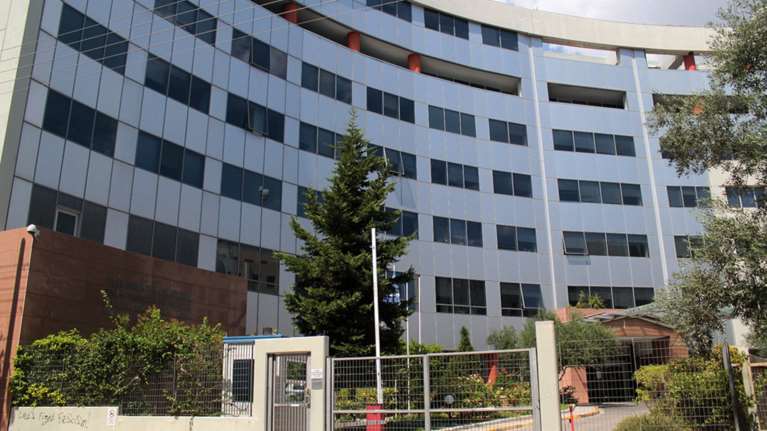 Ποιοι είναι οι καναλάρχες που θα κλειστούν στα δωμάτια