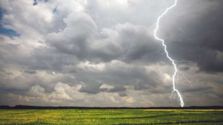 Κεραυνός χτύπησε ποδοσφαιριστή στην Καρδίτσα