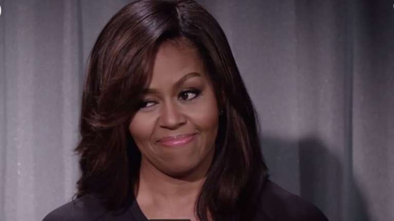 Η Μισέλ Ομπάμα «τα σπάει» σε νέο χιουμοριστικό βίντεο