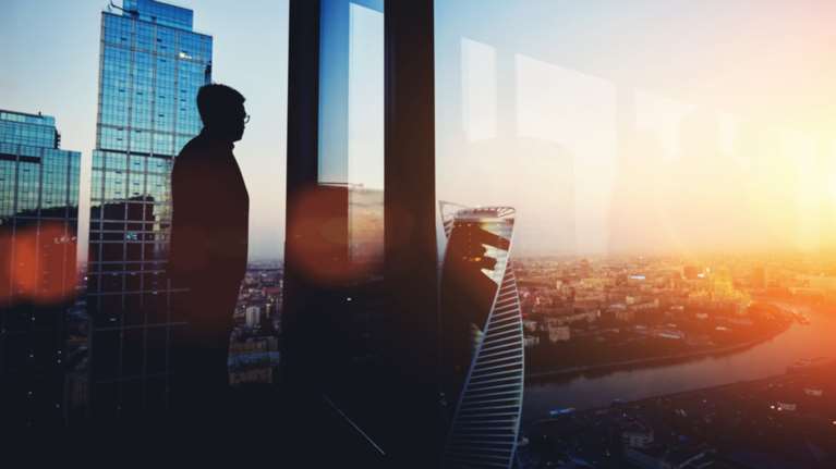 Suddeutsche Zeitung: Ποιος κυβερνά τον κόσμο; Κοινοβούλια ή πολυθενικές;