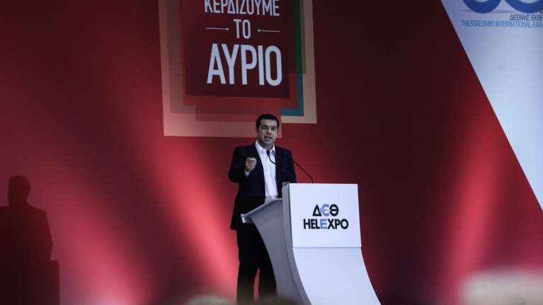 Με άδειες (σ)τις βαλίτσες ανεβαίνει ο Τσίπρας στη ΔΕΘ