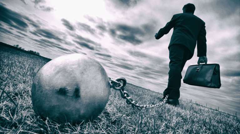 Γονατίζουν οι επιχειρήσεις: Φόροι 4,5 δισ.σε 120 μέρες