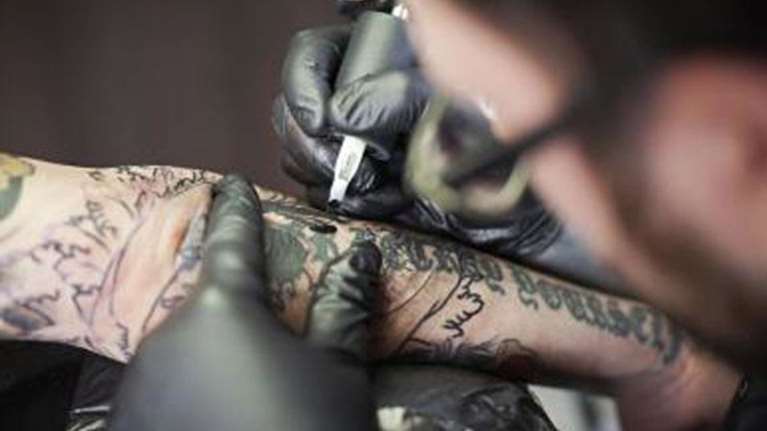 Πόσο επικίνδυνα είναι τα τατουάζ; τι δείχνει έρευνα