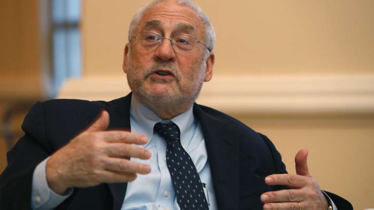 Ο Στίγκλιτς λέει στην Πορτογαλία να φύγει από το ευρώ