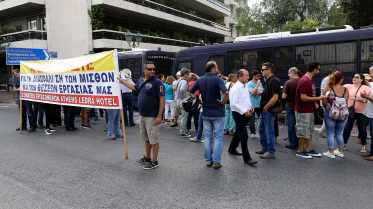 Ενταση σε Μαξίμου και Βουλή με εργαζόμενους του Athens Ledra