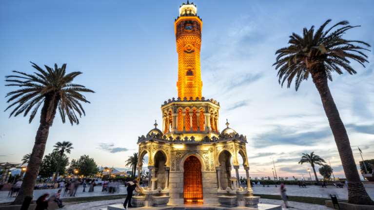 Καταργεί μέχρι και τη...χειμερινή ώρα στην Τουρκία ο Ερντογάν