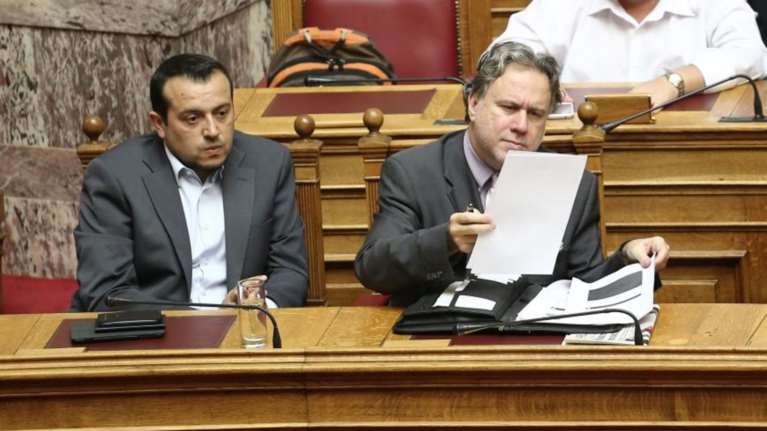 Κυβερνητικό αλαλούμ για τα κανάλια που κλείνουν - Στον αέρα οι εργαζόμενοι