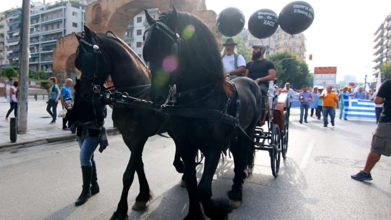Πορεία ΠΟΕΔΗΝ στη Θεσ/νίκη με φαντασία και δύο μαύρα άλογα