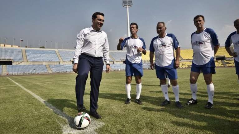 Ο Τσίπρας μετά τη ΔΕΘ παίζει μπάλα στο Καυτανζόγλειο