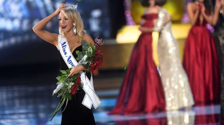 Μια 21χρονη φοιτήτρια στέφθηκε ως η πιο όμορφη γυναίκα στην Αμερική