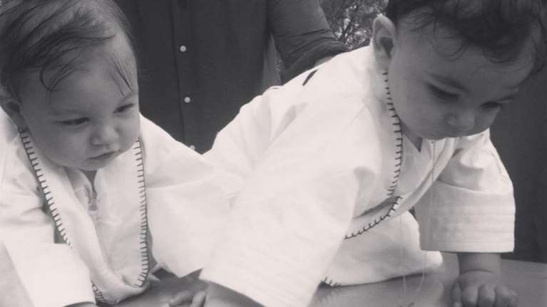 Τα δίδυμα του Τότσικα και της Ρέβη πήραν το πιο πρωτότυπο δώρο βάπτισης