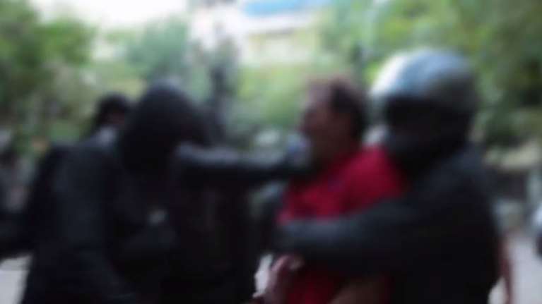 Νέο «ντου» ομάδας αντιεξουσιαστών στα Εξάρχεια - video -