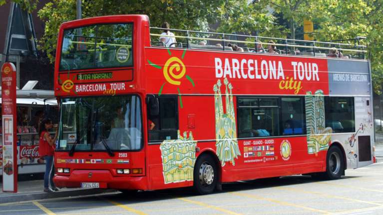 Ανατροπή τουριστικού λεωφορείου στη Βαρκελώνη