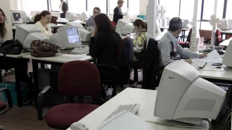 Το σπάταλο Δημόσιο "καταπίνει" την φοροκαταιγίδα