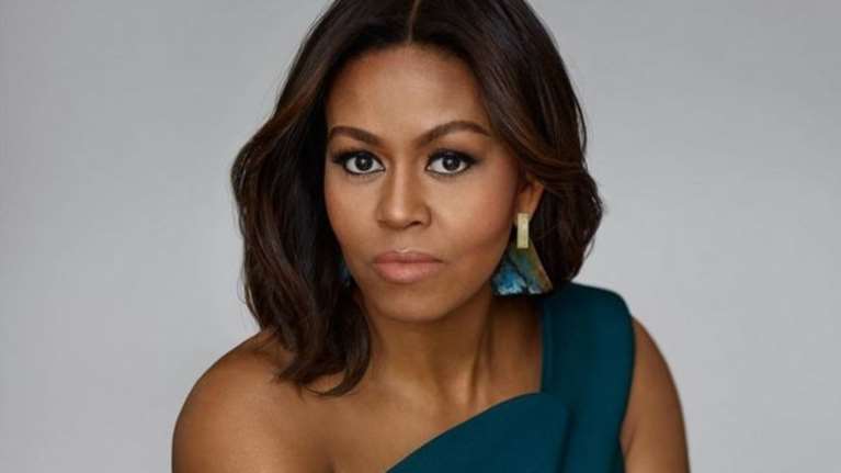 Η Μισέλ Ομπάμα έγινε σχεδιάστρια μόδας για καλό σκοπό-δείτε τη συλλογή της