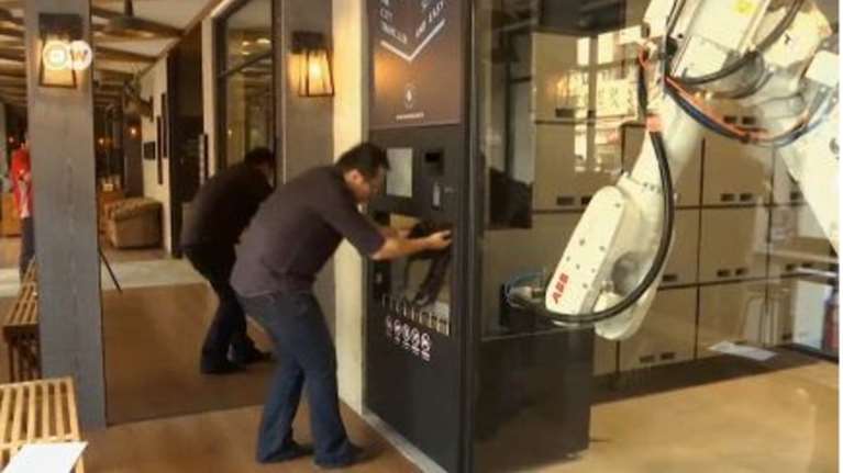 «Καλωσήλθατε. Το ρομπότ θα μεταφέρει τις βαλίτσες σας».Κι όμως συμβαίνει!